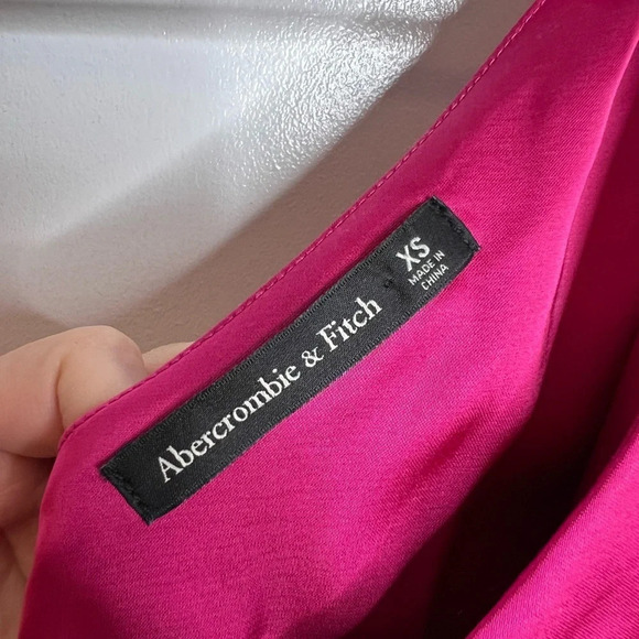 Abercrombie and Fitch - One-Shoulder Satin Knotted Midi Dress Pink - XS - Picture 6 of 6